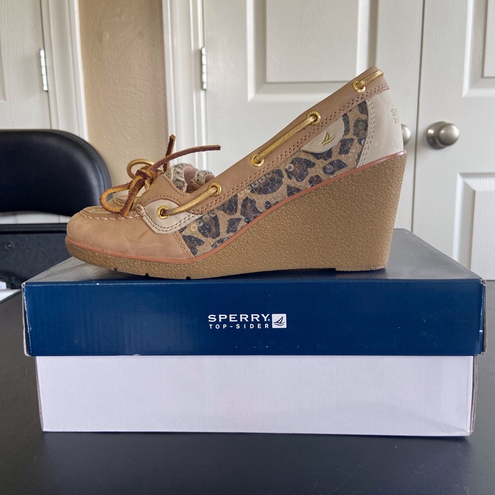Goldfish Linen/Leo sequence Woman’s Sperry Wedges